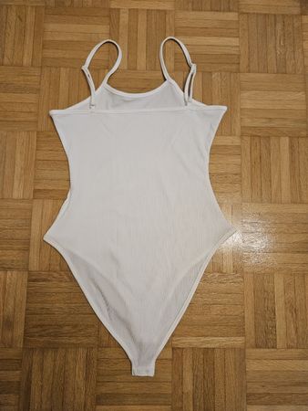 Weisser Body mit Spaghettiträger, Grösse M