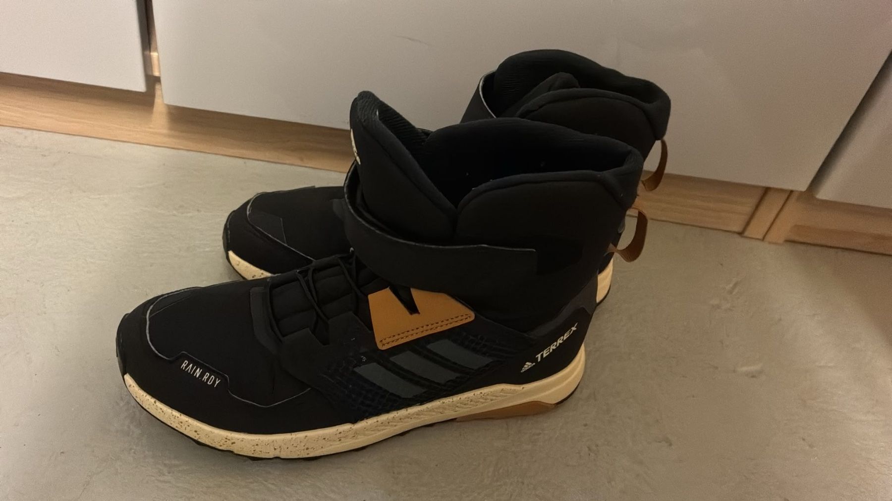 Adidas Schuhe für Jungen: Adidas Winterschuhe – Gebraucht aus Ebnat-Kappel von Cla1983