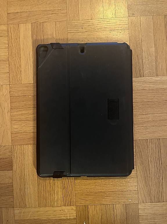 Targus Coques & Sacs: Étui tablette Targus noir  Format 10 à 11 pouce – D'occasion à Le Mont-sur-Lausanne par ced_rq2d 1