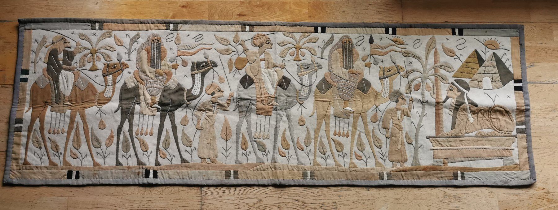 Tutte le decorazioni: Khayamiya - 142cm x 45cm - début 1900 - vintage – Usato da Marin-Epagnier venduto da Ebt99