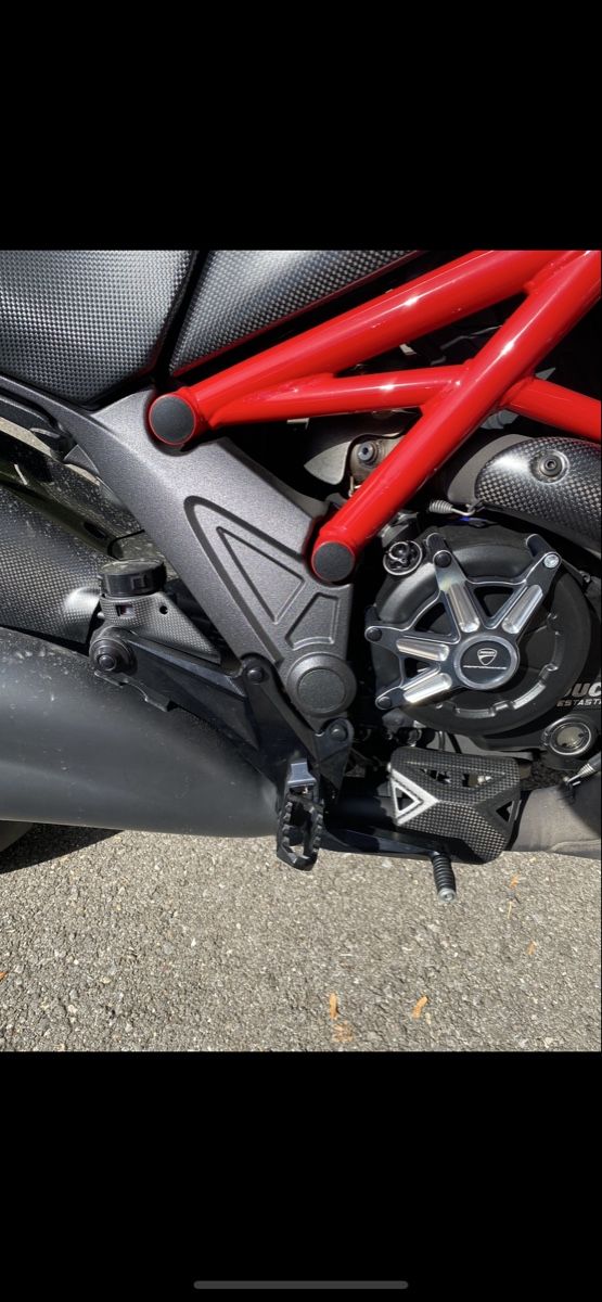 Ducati Tutti i ricambio per moto: Commandes reculées Tamburini pour Ducati Diavel 1200 – Usato da Romanel-s-Lausanne venduto da rico_mat