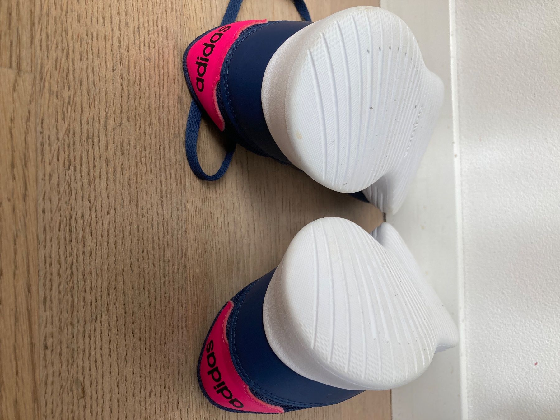 Adidas Schuhe für Jungen: Adidas Hallenschuh Grösse 34 – Gebraucht aus Köniz von Hollis01 2
