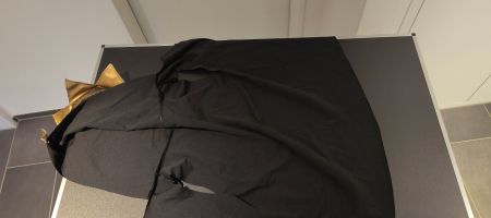 Kinder Drachenkostüm Umhang Kapuze Gold/Schwarz 60cm