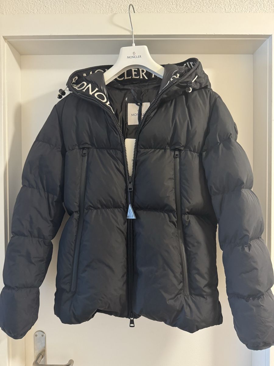 Moncler Giacche: Moncler Montcla – Nuovo (secondo la descrizione) da Uetendorf venduto da Wa.Ku.Ue95