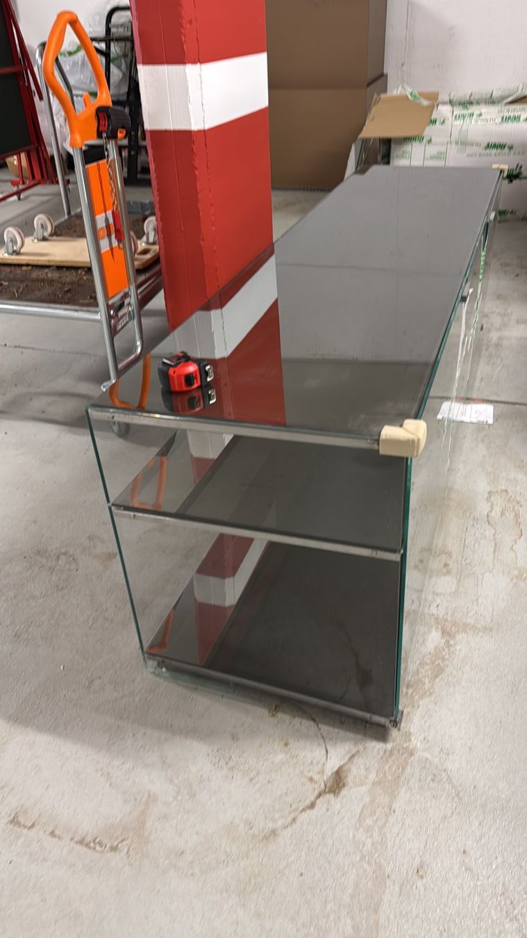 Vitrinen: Thick Glass Commercial Display Unit (Never Used) – Neu und originalverpackt aus Oeschseite von -Luxury-On-Line- 9
