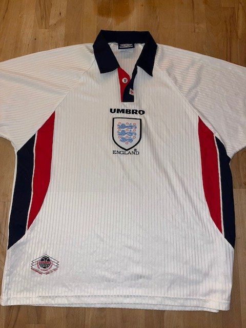 Umbro Canottiere & Pantaloni: England Retro Jersey 1998/99 UMBRO – Usato da Flawil venduto da bridge28 1