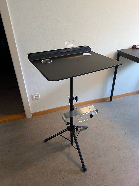 Tavoli: Tätowier Tattoo Tisch Cocosity – Usato da Goldach venduto da Artur.D.Frick