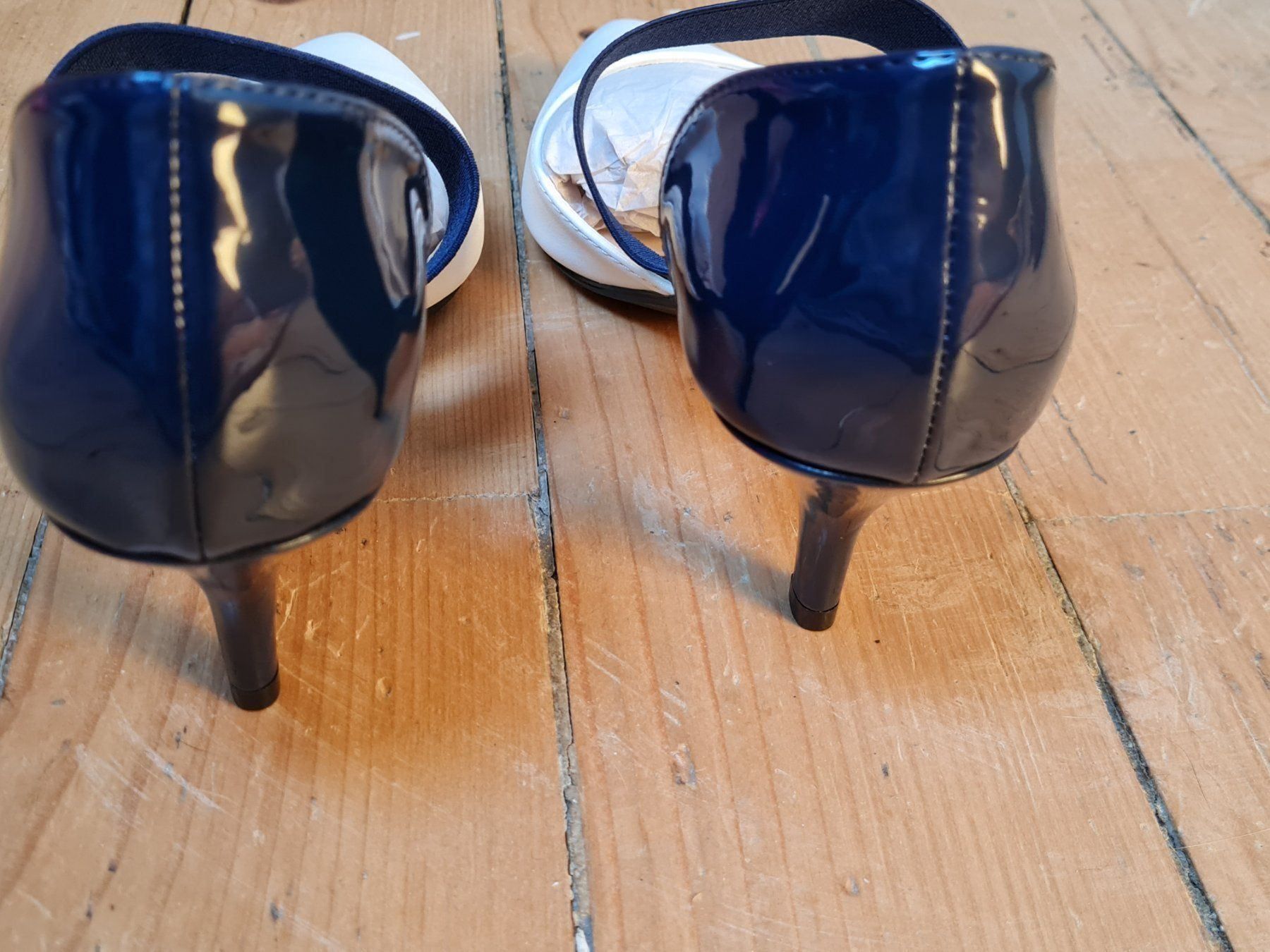 Scarpe da donna: Neue Pumps blau-weiss Gr.40 – Nuovo (secondo la descrizione) da Döttingen venduto da Verkauf 2