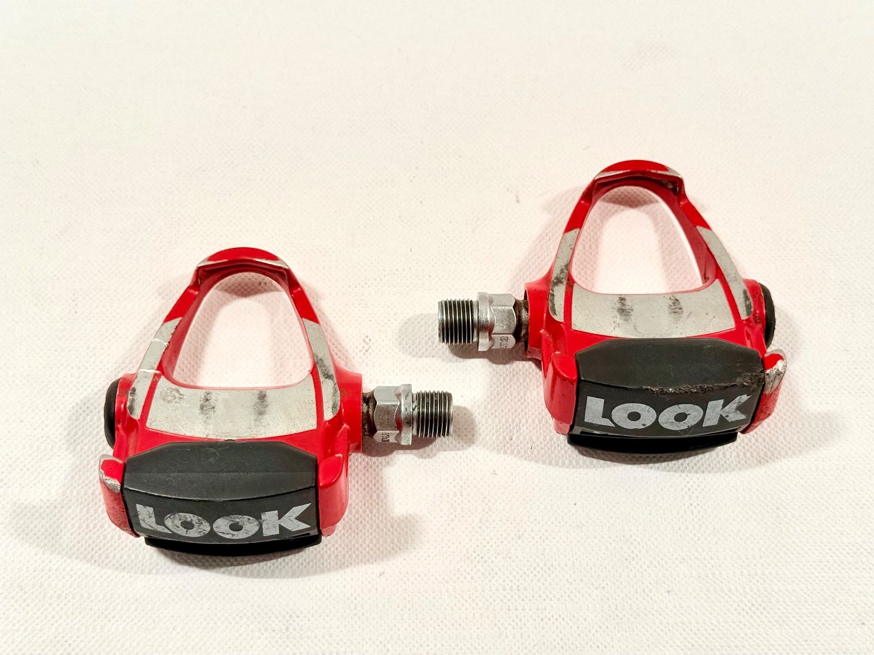 Look Ersatzteile: Look Carbon pedals red Pedalen 2606 – Gebraucht aus Luzern von bikeandbeltcom