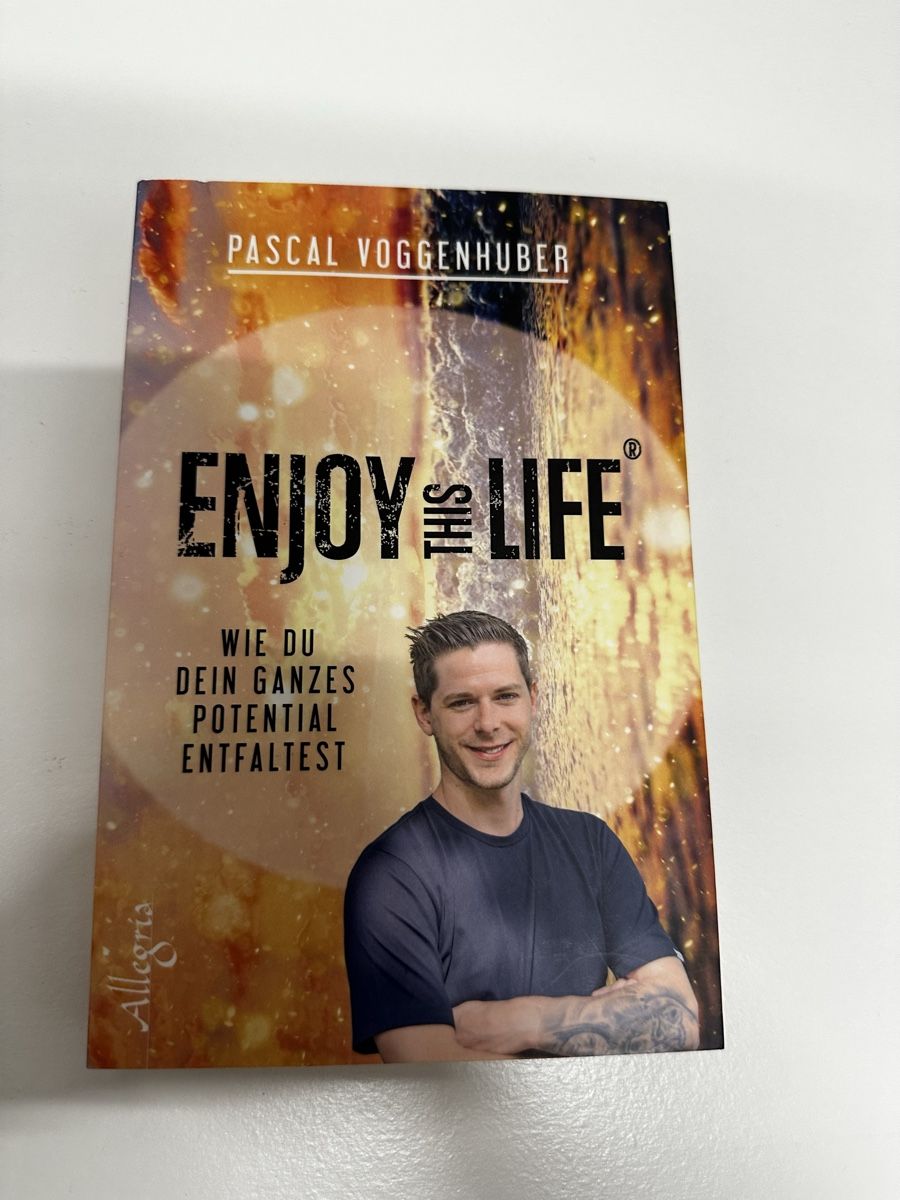 Libri: Buch Pascal Voggenhuber ENJOY THIS LIFE neu – Nuovo (secondo la descrizione) da Eglisau venduto da Brewster1
