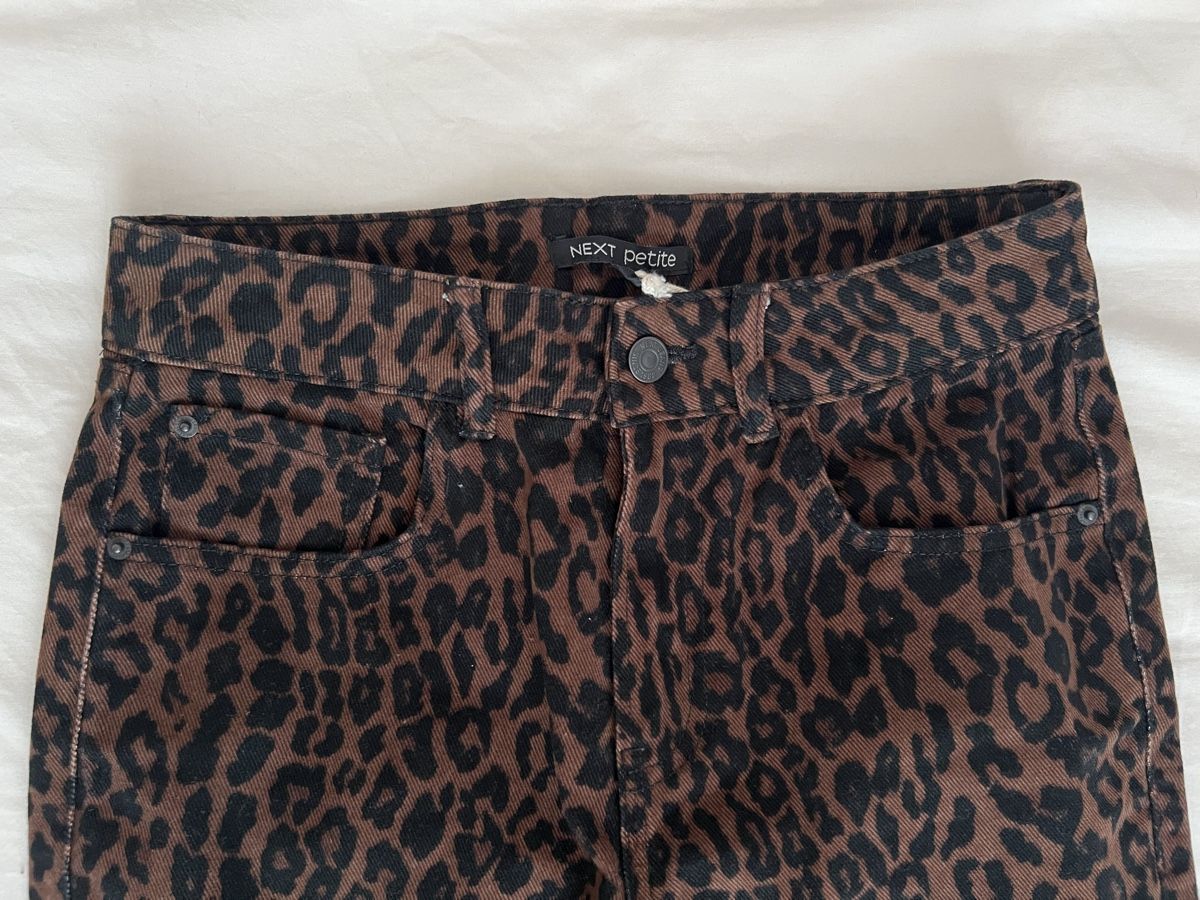 Next Jeans: NEXT Petite Jeans, Leo-Muster – Neuf avec emballage d'origine à Luzern par sr.luzern 3