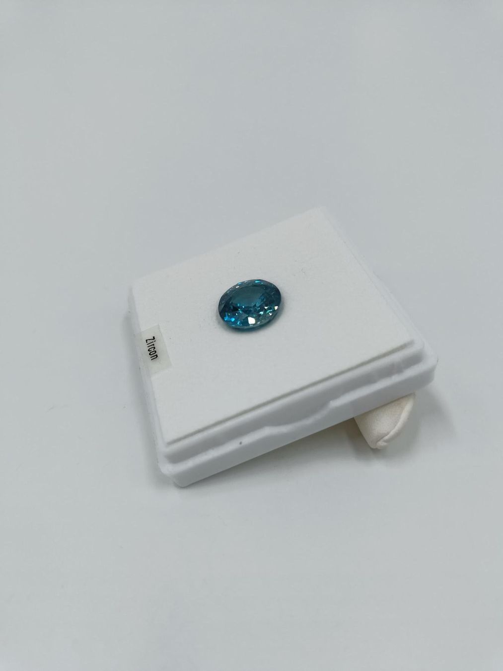 Pietre preziose: 1 TÜRKISBLAUER ZIRCON, 21.29 CT. – Usato da Luzern venduto da EdiGem 1