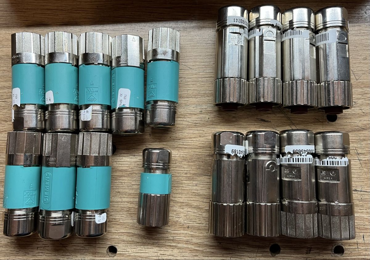 Siemens Composants électroniques: Siemens Stecker  – D'occasion à Biel/Bienne par Ebabil