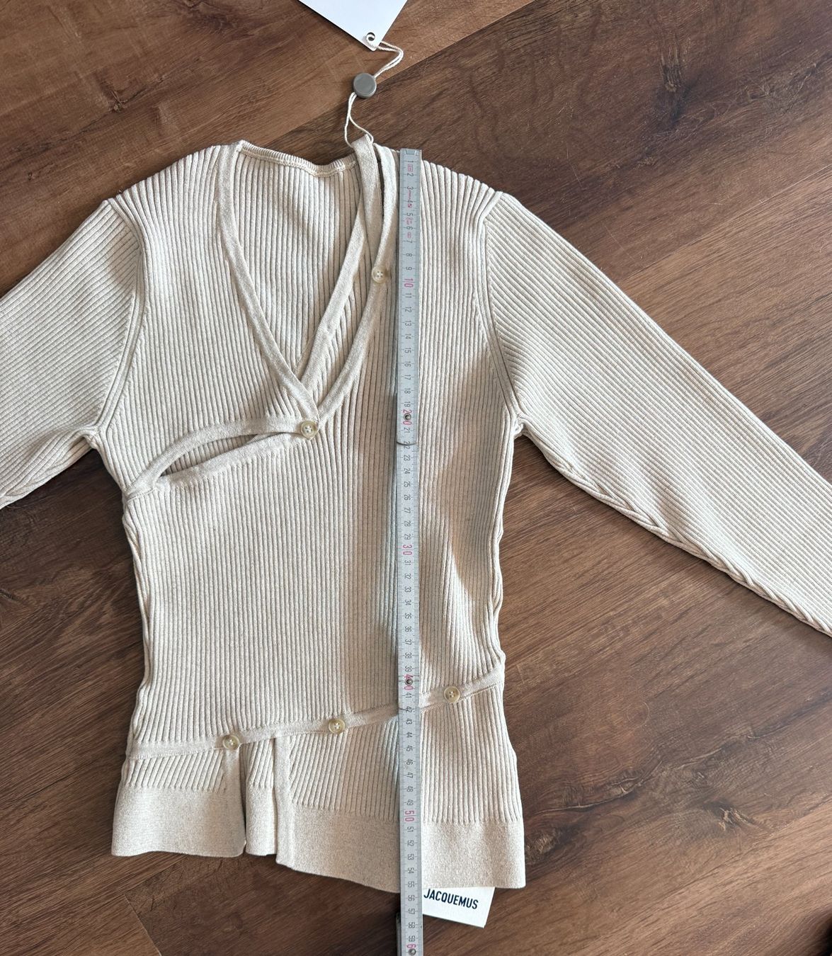 Jacquemus Tops: New EUR 365 Jacquemus Cutout Buttoned Top - FR 40 – Neu und originalverpackt aus St-Sulpice VD von juhdu 5