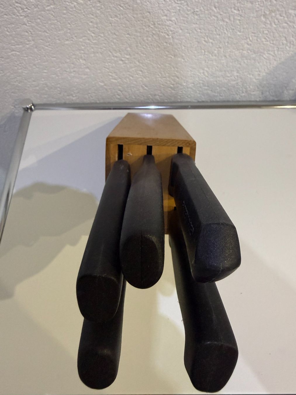 Coltelli: Messerblock mit 5 Messern, Block in Holz – Usato da Unterengstringen venduto da Tnovus 3
