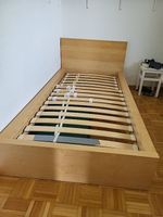 Einzelbett inkl Lattenrost, Kopfteil verstellbar.