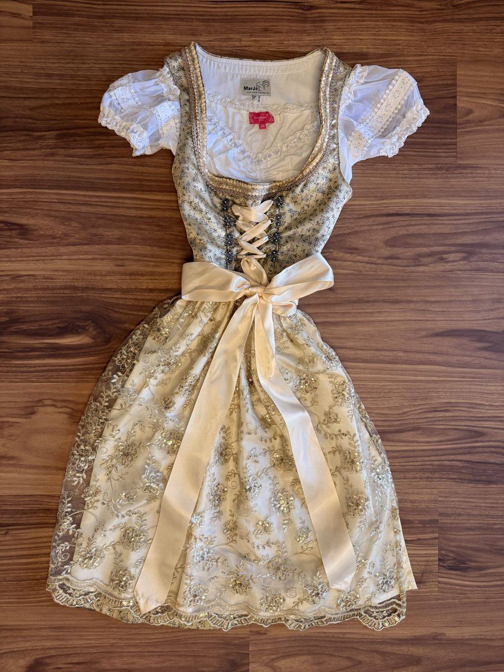 Lotti di vestiti: lässiges Dirndl Grösse 36, mit Bluse und Poncho – Nuovo (secondo la descrizione) da Weisslingen venduto da Gepy1 2