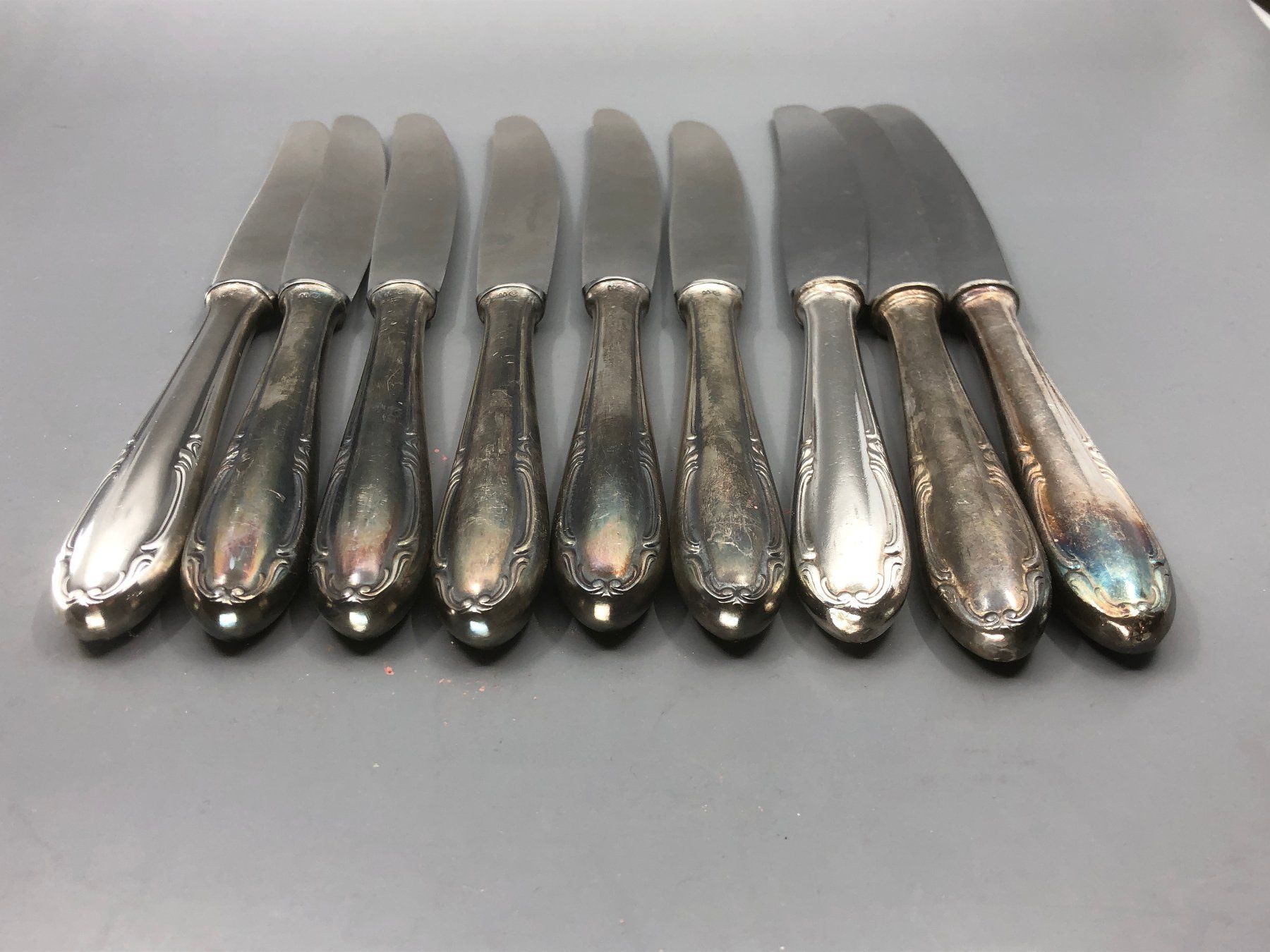 Besteck: 9 Tafelmesser versilbert Homag Steakmesser – Gebraucht aus Basel von Tiabeanie 9