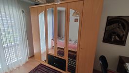 Kleiderschrank