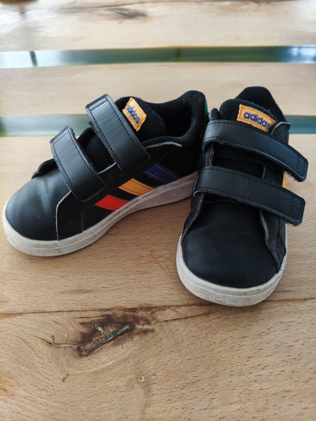 Adidas Scarpe per ragazzi: Adidas Sneaker Gr. 24 – Usato da Hermiswil venduto da Volvorine