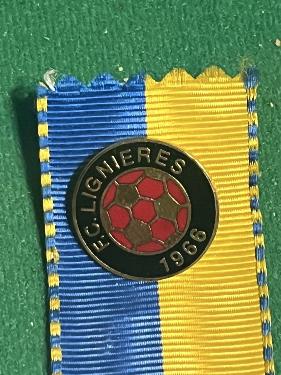 Placchette & Badge: FC Lignieres Fussball Pin – Usato da Itingen venduto da Bebbi6569