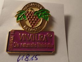 1 Vinatura Remigen Hartmann Wein Pin (U815)