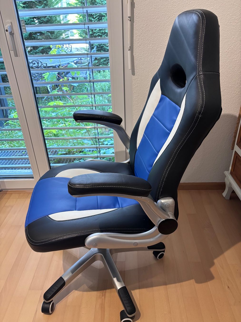 Sedie: Gaming-Bürostuhl, schwarz/blau, mit Rollen – Usato da Binningen venduto da fal_89rg 2