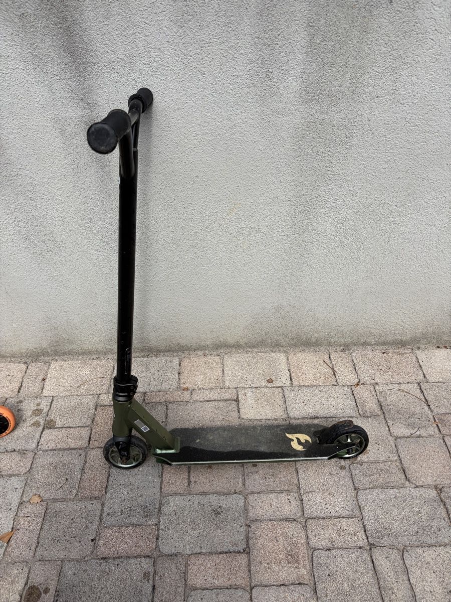 Chilli Kickboard: Trottinette chili noir et vert – Usato da Mont-sur-Lausanne venduto da kai_fy28 2