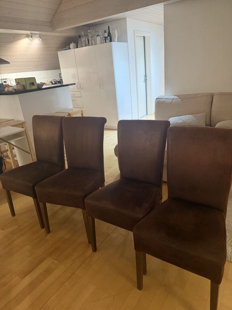 Sedie: 4 braune Esszimmerstühle im Set – Usato da Zürich venduto da Sarah_Zurich123 1