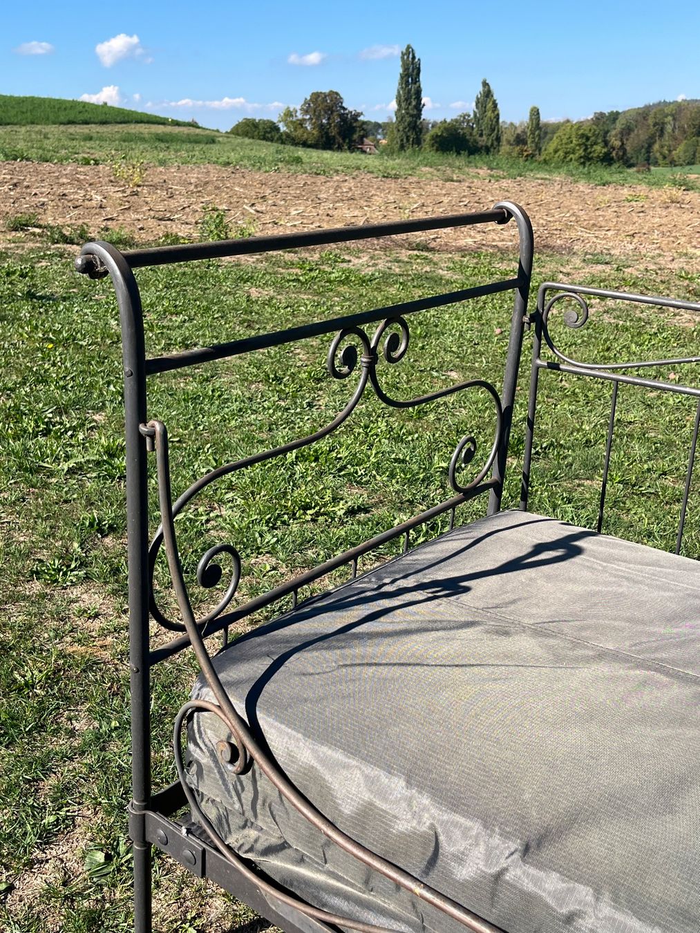 Lits: Bett Metall mit Matratze – D'occasion à Allmendingen b. BE par juair 4