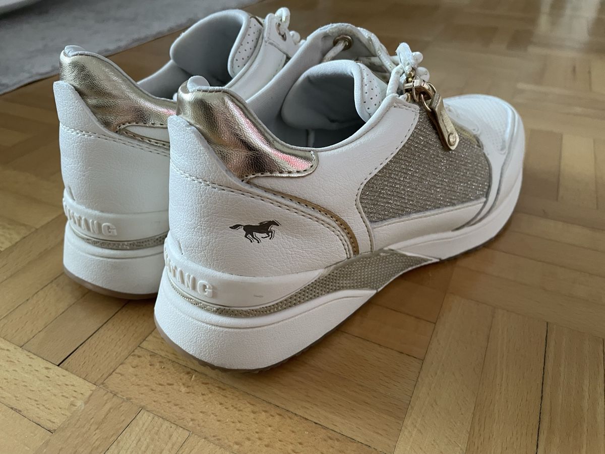 Scarpe da donna: Schicke Mustang Sneaker Weiss/Gold  – Usato da Rothenburg venduto da keny79z5 1