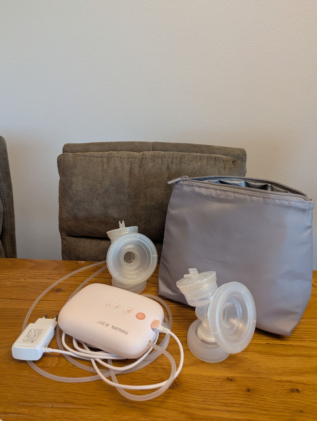 Philips Accessori per l’allattamento: Philips Avent Milchpumpe beidseitig Model SCF302 – Usato da Uster venduto da ama_z2gj