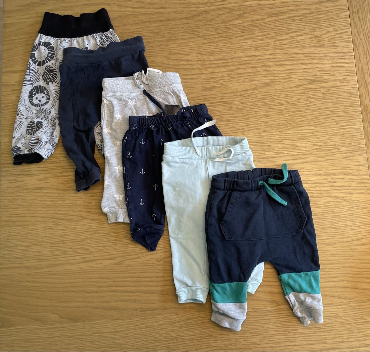 Lotti & Set di vestiti: 6x Hosen in Grösse 68 – Usato da Kilchberg ZH venduto da cla_z8n7