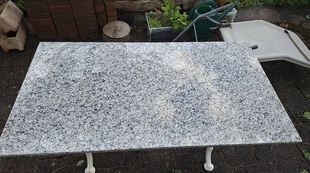 Tables: Granit-Tisch mit Metallgestell – D'occasion à Winterthur par Draco44 4