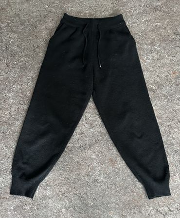 sehr warme schwarze Hose