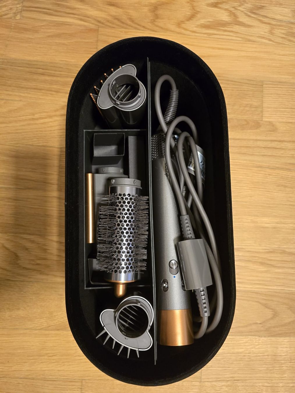 Dyson Asciugacapelli: Dyson Airwrap Complete Long gebraucht mit Zubehör  – Usato da Cham venduto da Ford-021 1