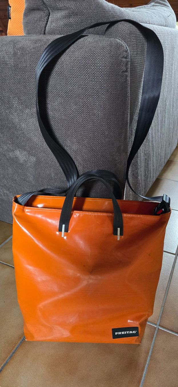 Freitag Borse: Sac FREITAG Shopper Leland orange – Usato da Clarens venduto da ato_d8ph