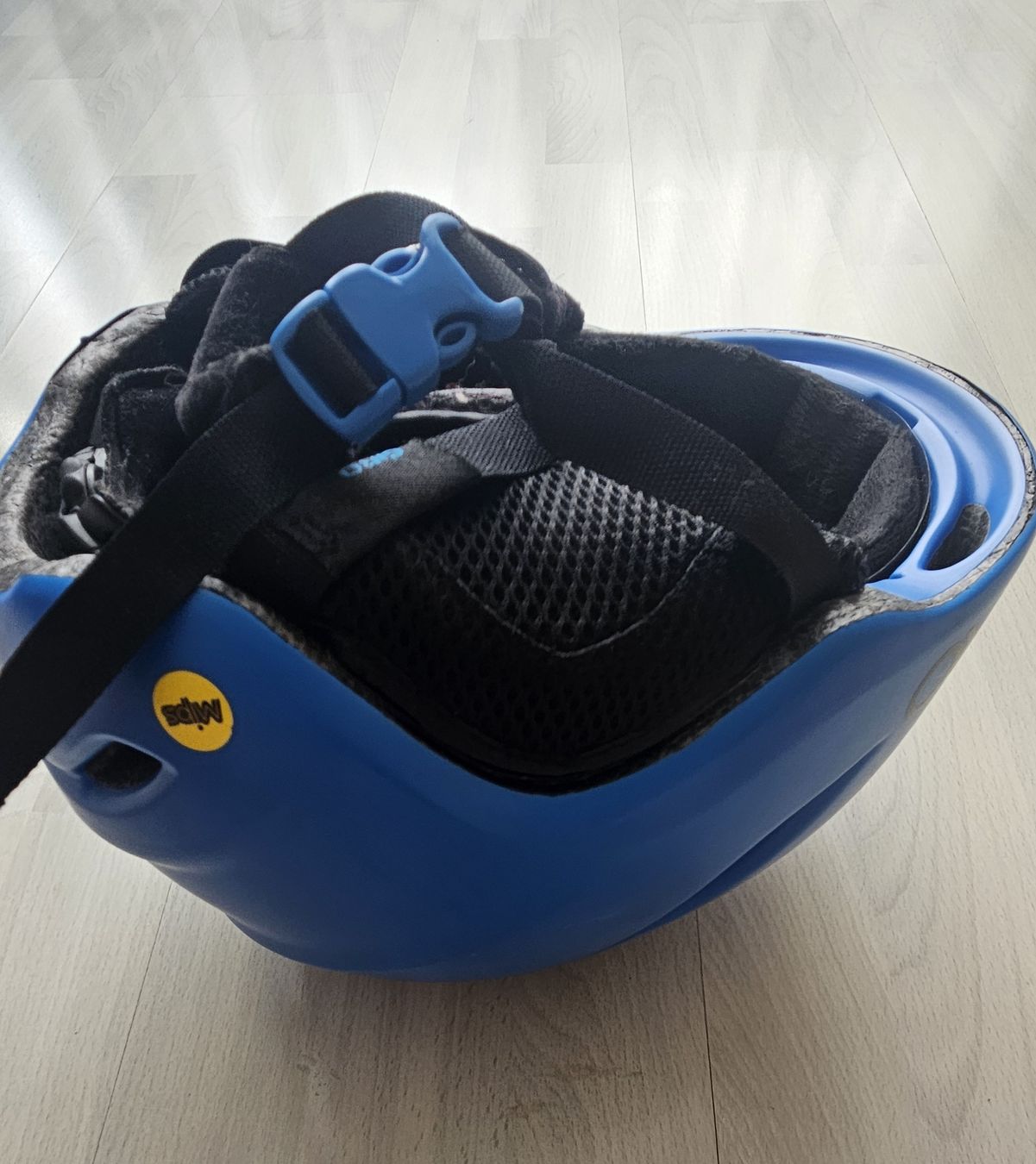 Giro Caschi: Kinderhelm Giro MIPS blau Grösse S leicht gebraucht – Usato da Möriken AG venduto da eni_2qn2 1