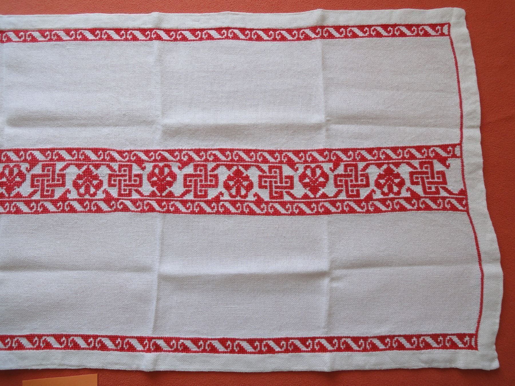 Coperte: Kleine Tischdecke mit Kreuzstich – Usato da Chur venduto da omonia 1