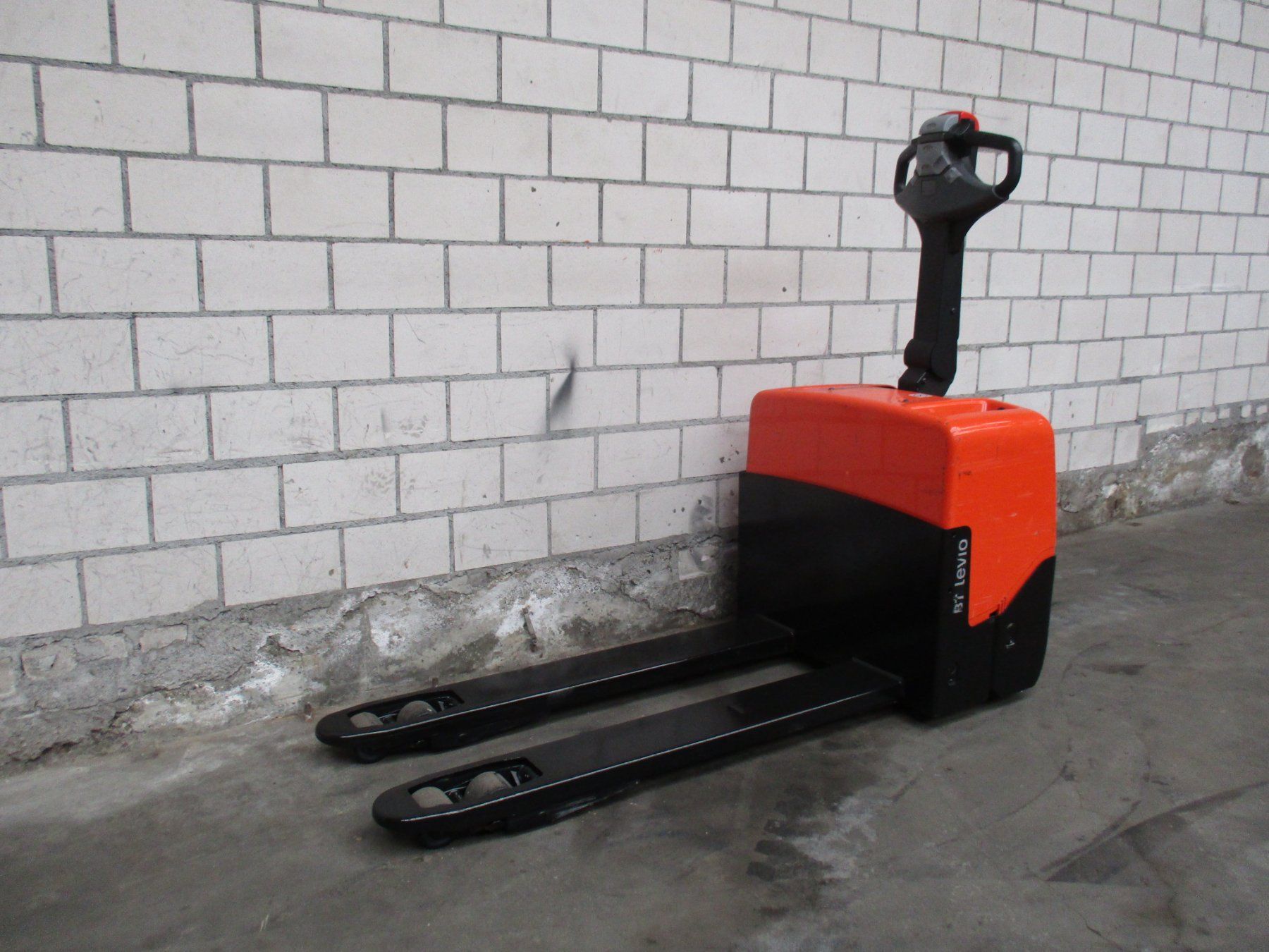 Ameise Carrelli elevatori e a forche: STAPLER  BT LWE 130  AMEISE  03 – Usato da Seon venduto da zomahandel 1