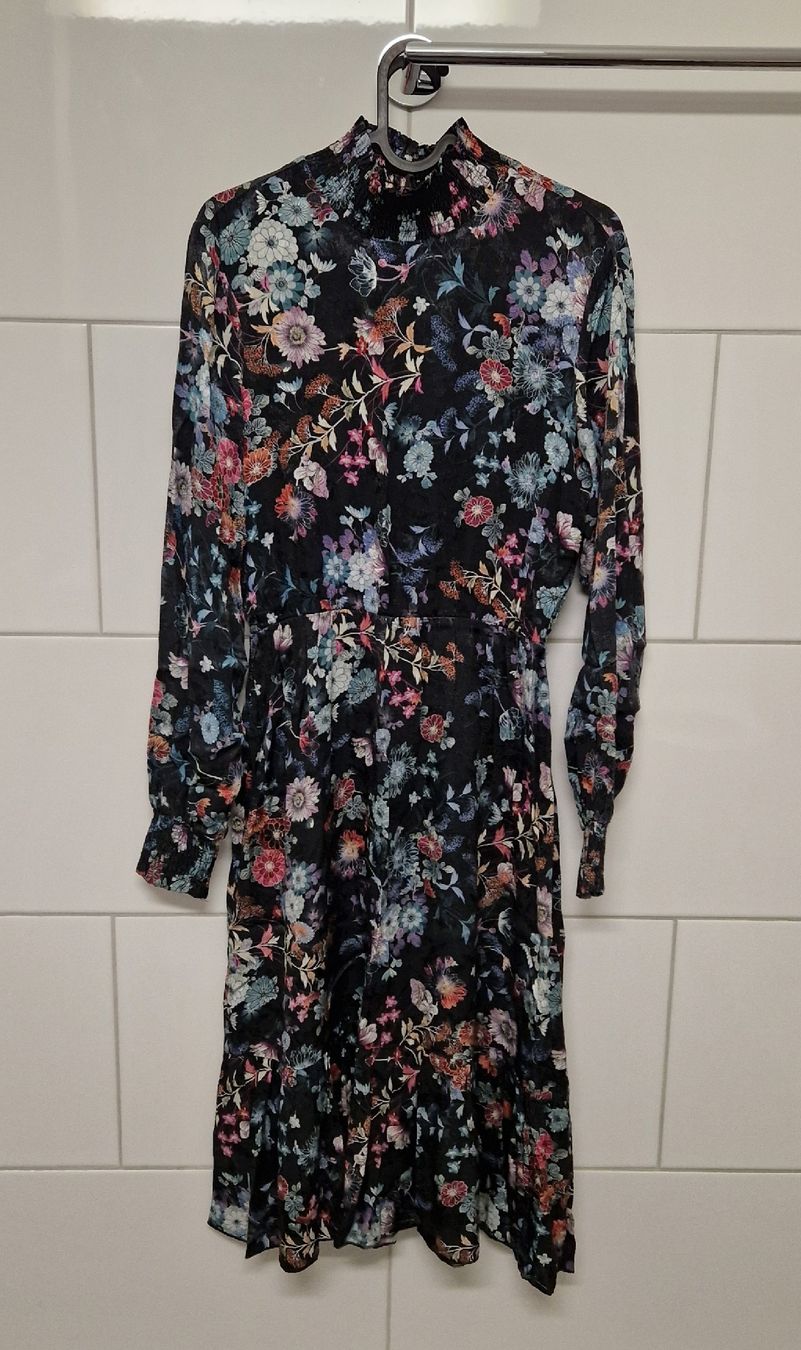 Only Vestiti: Only Kleid S – Usato da Zug venduto da opo_cy5d 1