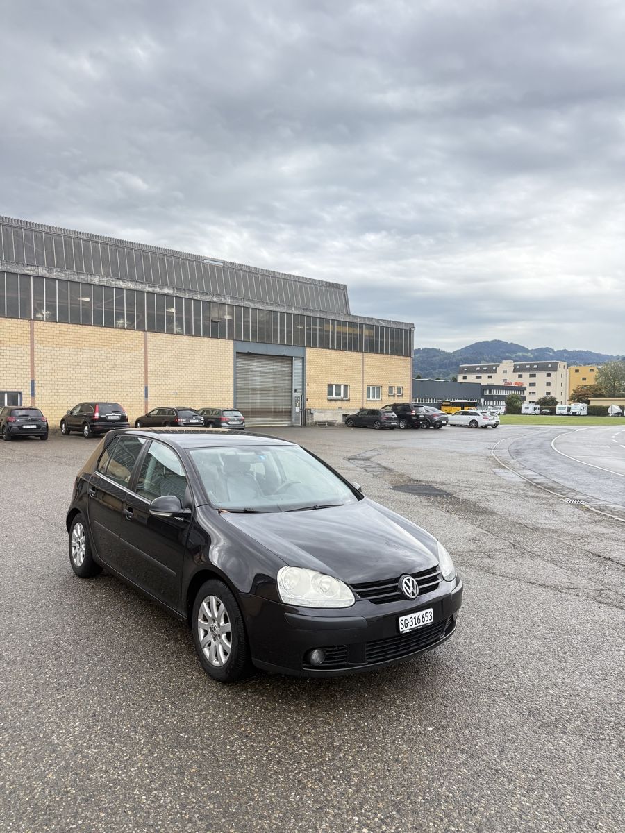 VW Autos: Golf V  – Gebraucht aus Au SG von sha_j8gw
