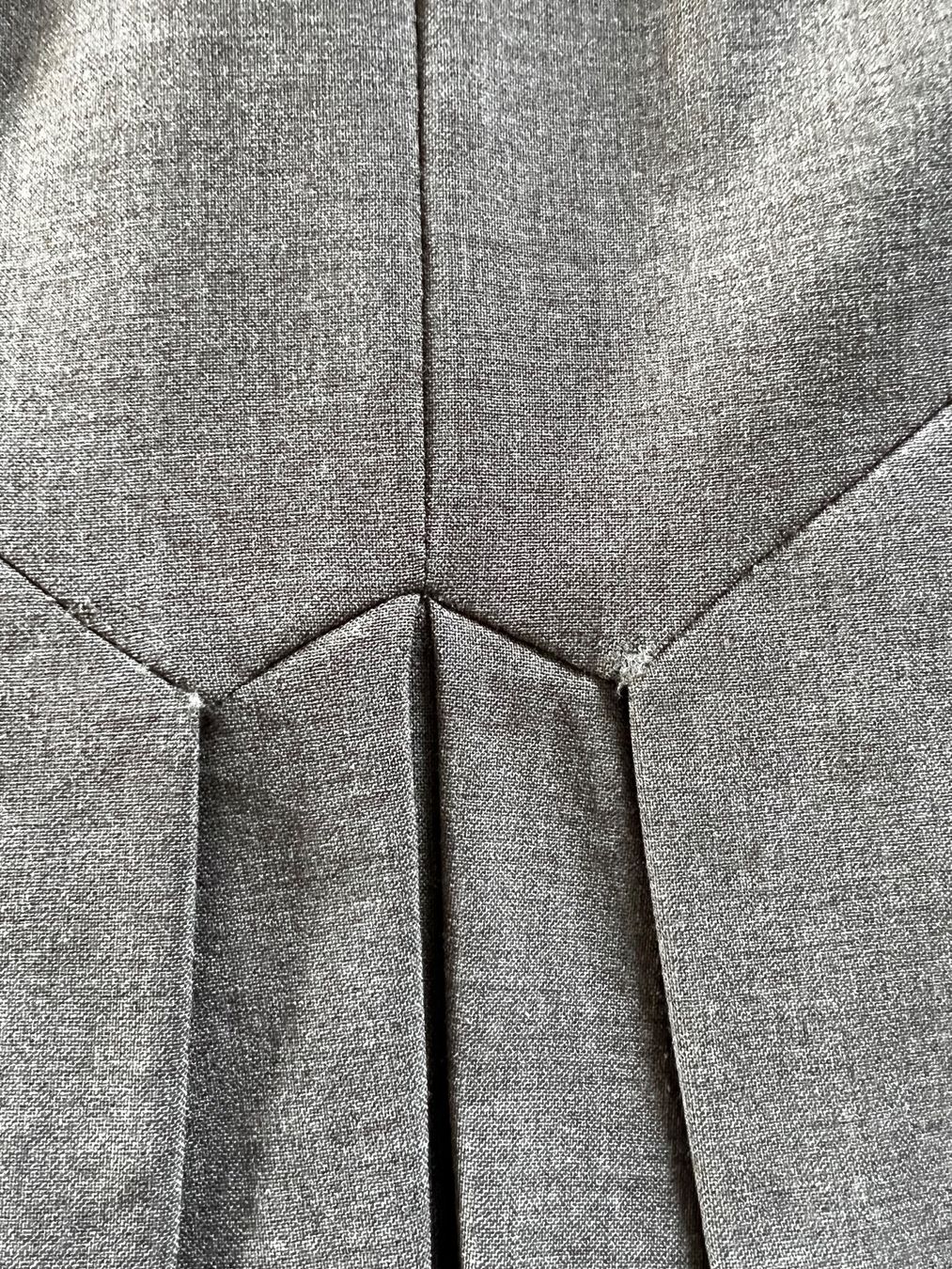 Röcke: Pencil skirt club monaco – Gebraucht aus Münchenstein von ArleneLM 1