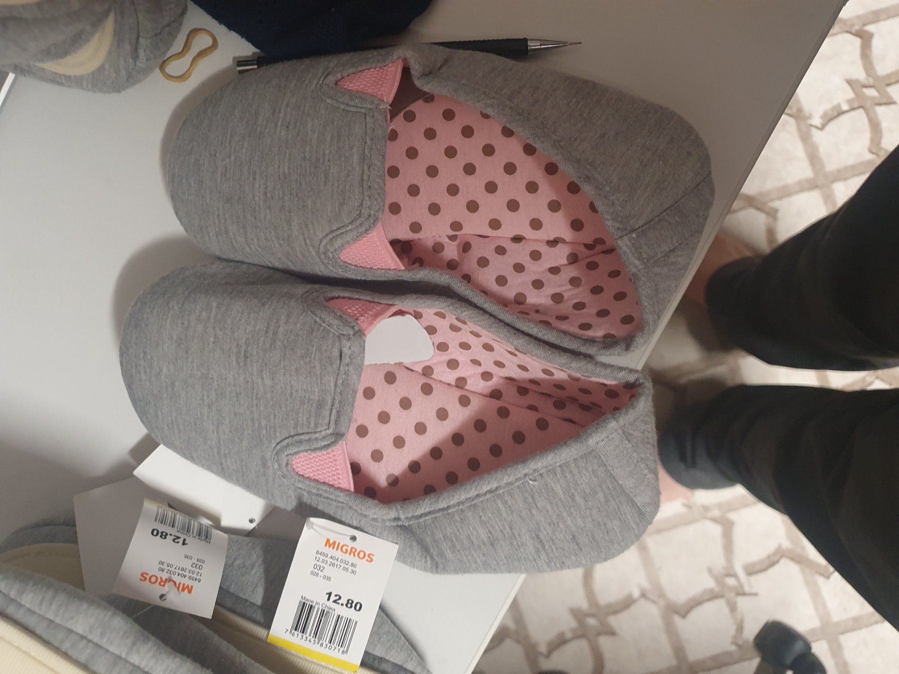 Scarpe per ragazzi: Hausschuhe Flip Flop Kinder Slipper 32 – Nuovo e nell'imballaggio originale da Zürich venduto da Alibaba1234 1