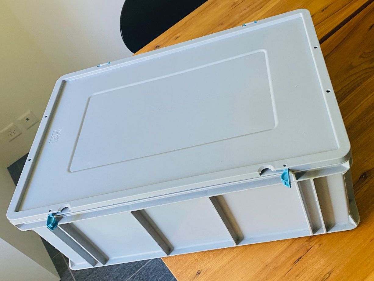 Contenitori & Simili: Kunststoffbox mit verschliessbarem Deckel – Usato da Kastanienbaum venduto da Niara2