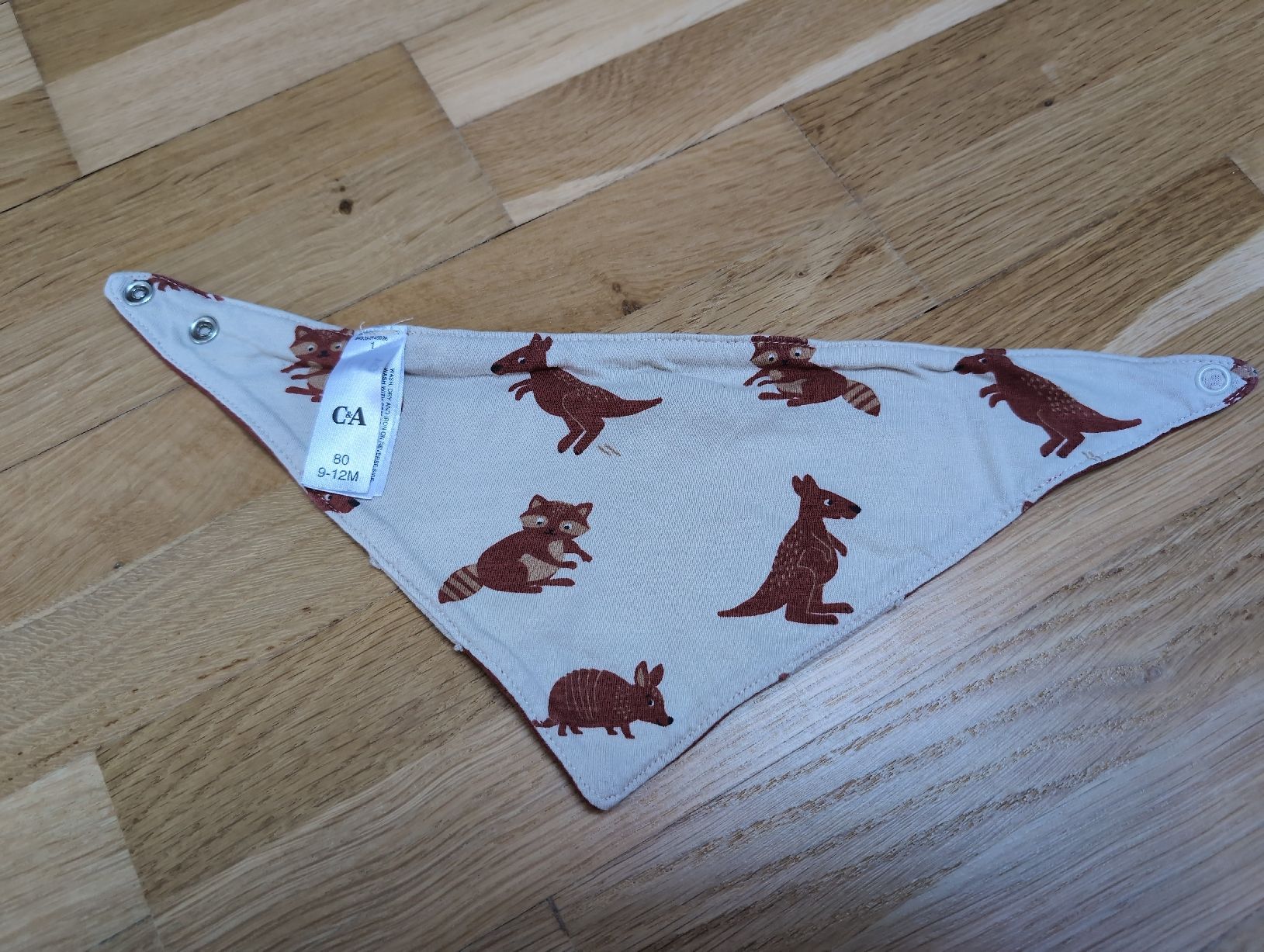 C&A Mützen & Schals: Lätzchen C&A Fuchs Muster Grösse 80 – Gebraucht aus Obfelden von the_ty9m 1