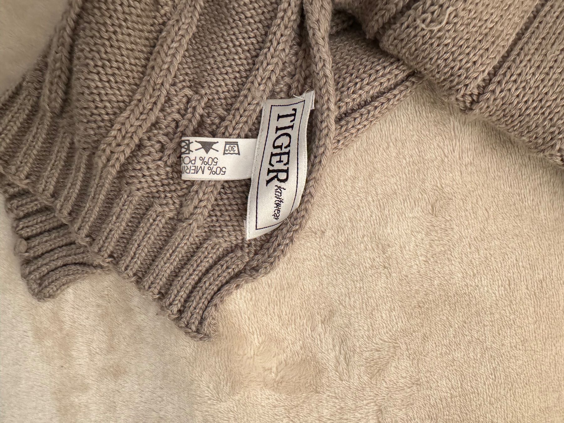 Foulards, Tücher & Schals: Damen Schal – Gebraucht aus Zürich von VictoriaGVA 1