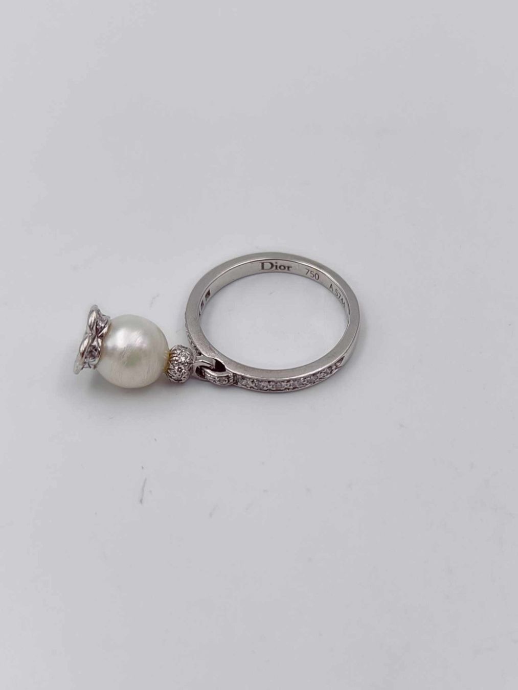 Dior Ringe: DIOR WEISSGOLDRING MIT PERLE UND DIAMANTEN – Gebraucht aus Luzern von EdiGem 7