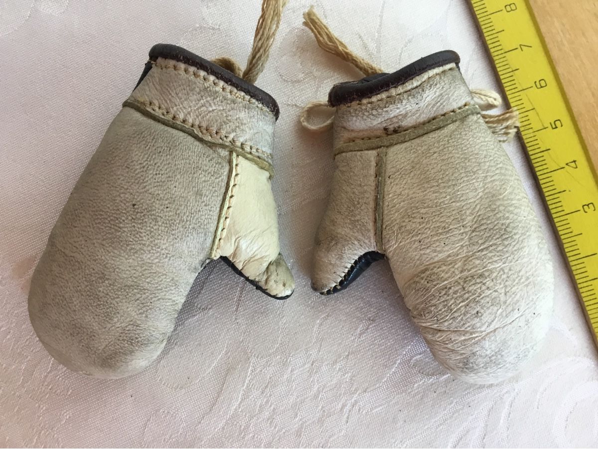 Jouets: Leder Boxhandschuhe Puppengrösse – D'occasion à St. Gallen par chamilla 4