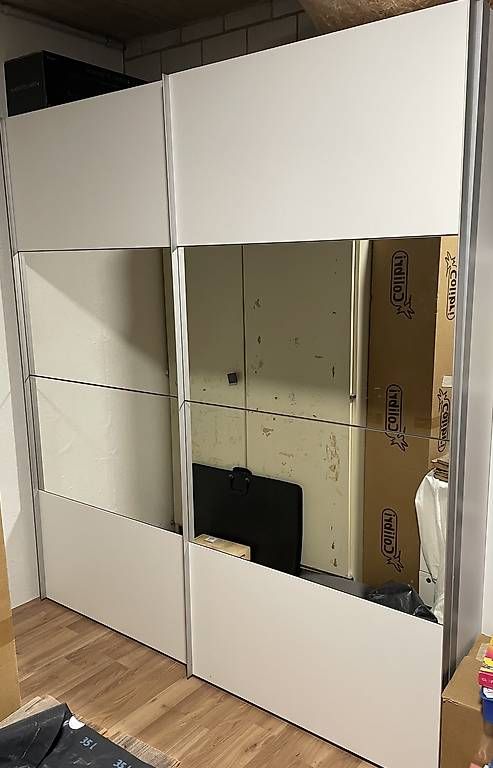 Armoires: 2m Schrank mit Schiebetüren & Spiegel – D'occasion à Gachnang par ch.m